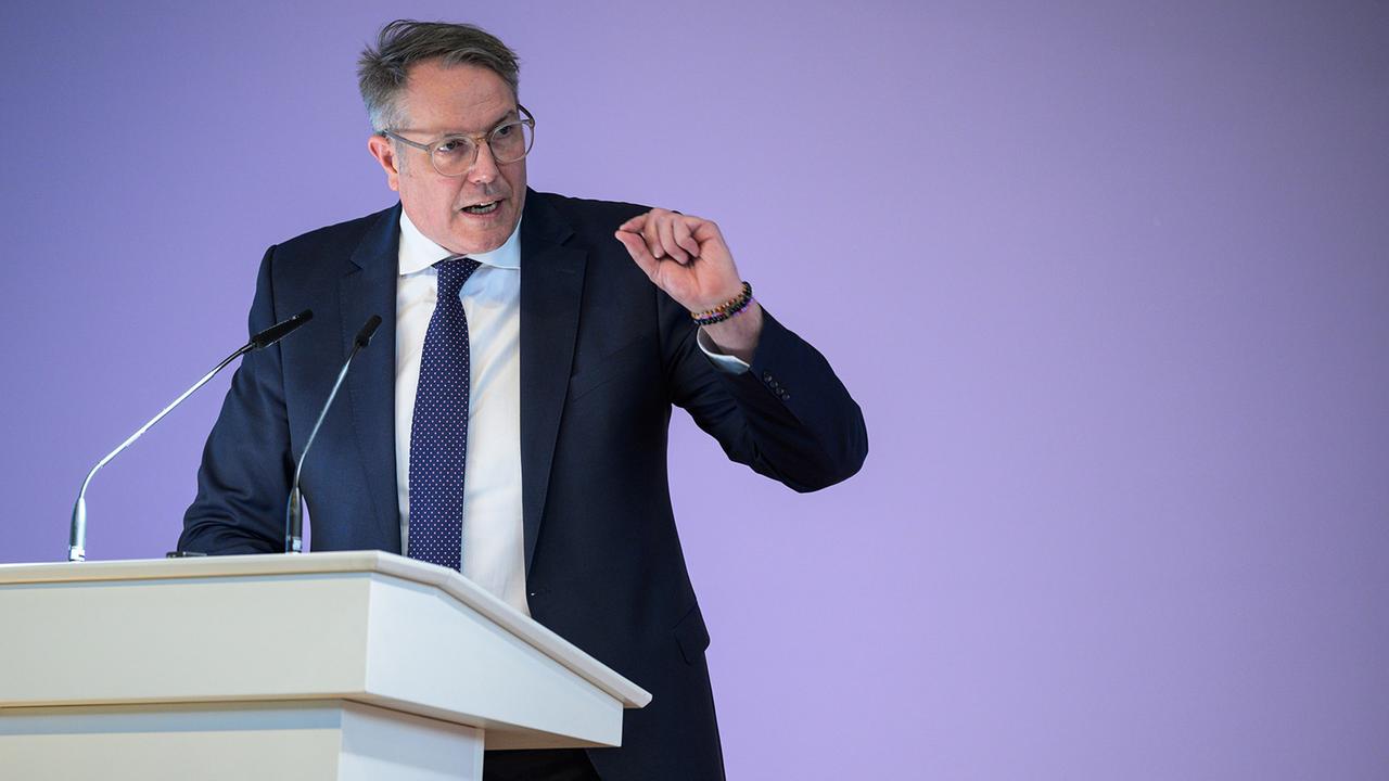 Nach Rücktritt von Bas: Schweitzer soll Arbeitsminister werden 1 5d754011bcff8772a6c1d4c14450f0b724adbcb9b9895f8b157aaf80c6bb6a07