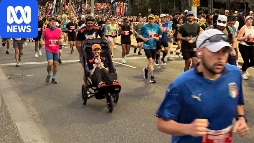 Man pushes cousin 42km in Melbourne Marathon, carries him over line 1 5fb38fb7df1351209105556d4014e3d56aee3b5cd81515f116dff538f4651766