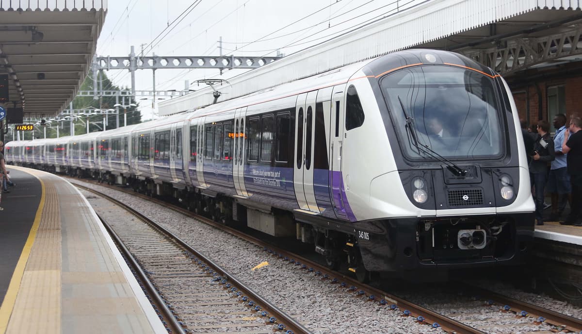London travel news LIVE: Elizabeth line trains suspended 'because of swan on the track' 1 660f7de3d31e5c13b3848a56b8eeb78a1ecb2831c12981d1786ce892fcd5570b