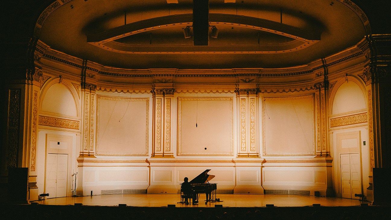 ‘Cameron Winter at Carnegie Hall’ Review: Paul Thomas Anderson’s Effectively Austere Concert Doc Puts You Right in the Room 1 68dbf54825d674c64ac2f14e3c54efd8a61b8df0fa060a833c86d55cf724317f