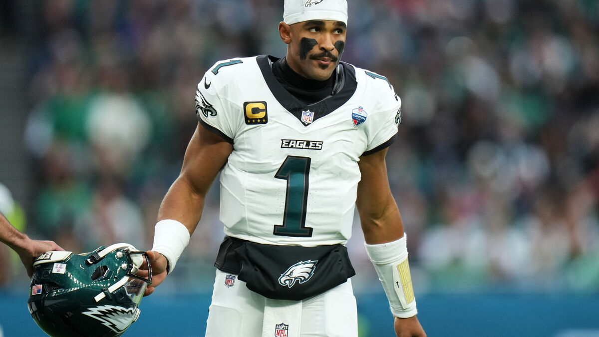 Jalen Hurts Has Multiple Blood Clots in His Lungs, Will Miss Rest of Season 1 70217ba2cfe109f77db394344c6053eb77bac487868d4f35d4b946de6fc16188