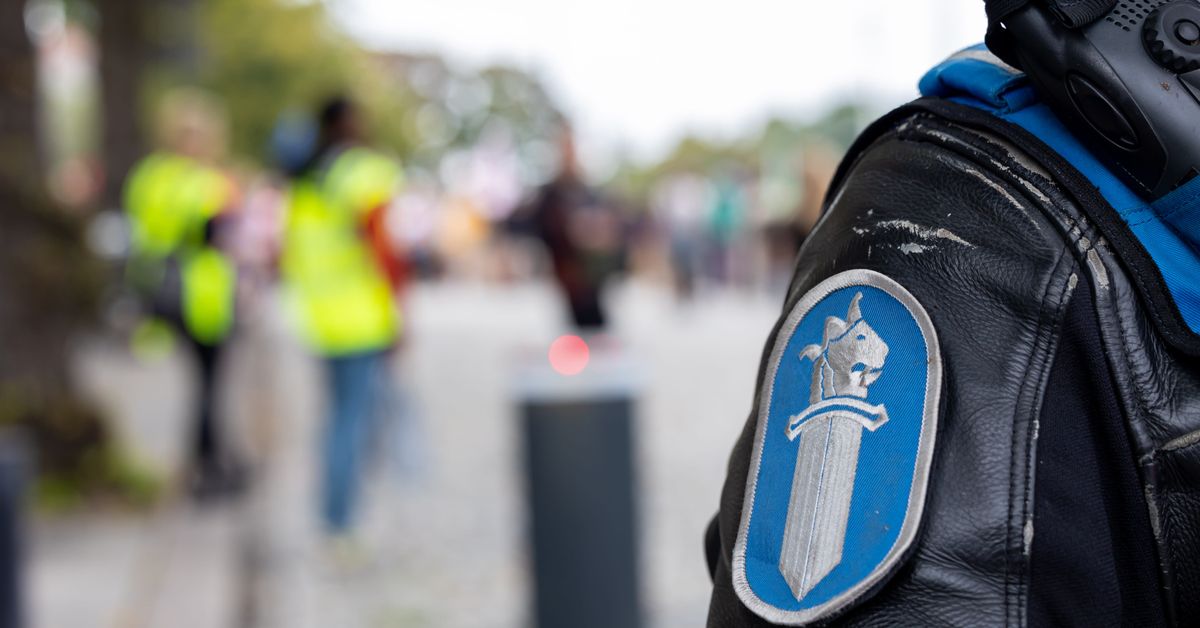Kymmenet nuoret häiriköivät asukkaita Itä-Uudellamaalla: rikkovat ikkunoita, heittelevät kananmunia ja ampuvat raketteja 1 7c2d5b05e2e719ba3bde704ab151866c00a9135e2a6d3b0f7f8f517b61f1eae5
