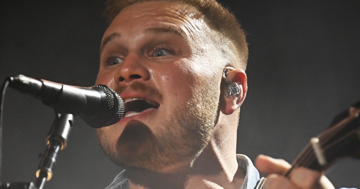 Zach Bryan wears "Free Palestine" shirt during concert at Gillette Stadium 1 7d8869f40c92664103082075f79fb450319fb33ff24253a33e71546340d5e140