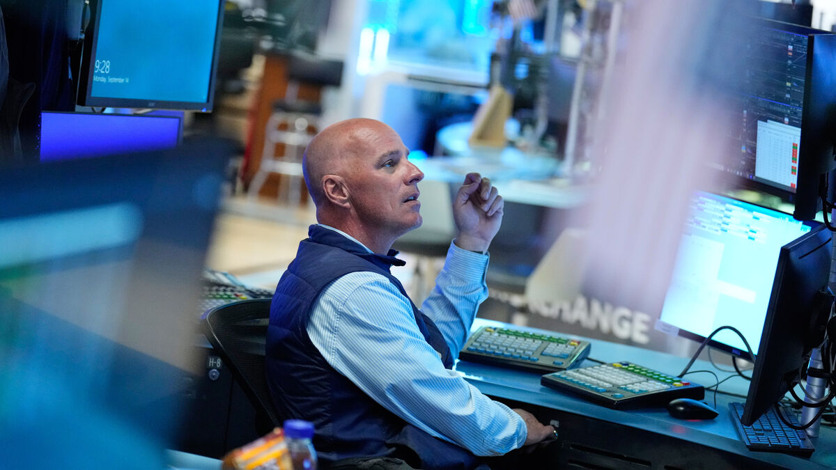 Inflation and AI Stock Concerns Weigh on Wall Street as Nasdaq Falls at the Open 1 80210646af22e5c0fd411fd799712b9928f3d44df04610e6c94d28d9c7a3a9de