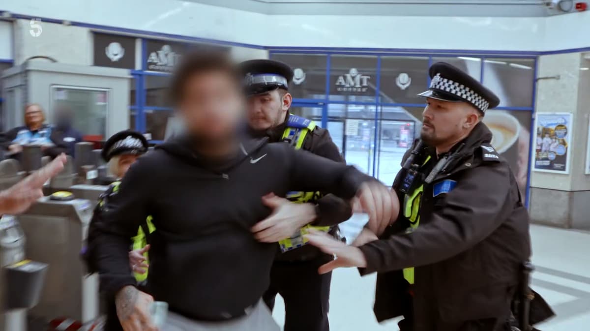 Londoners could earn £500 for reporting serial Tube fare evaders under radical new plan 1 852a7d34a3a2e221ea820ab3c398d5da63c6dcb061980a8c20b90d1a718a483f