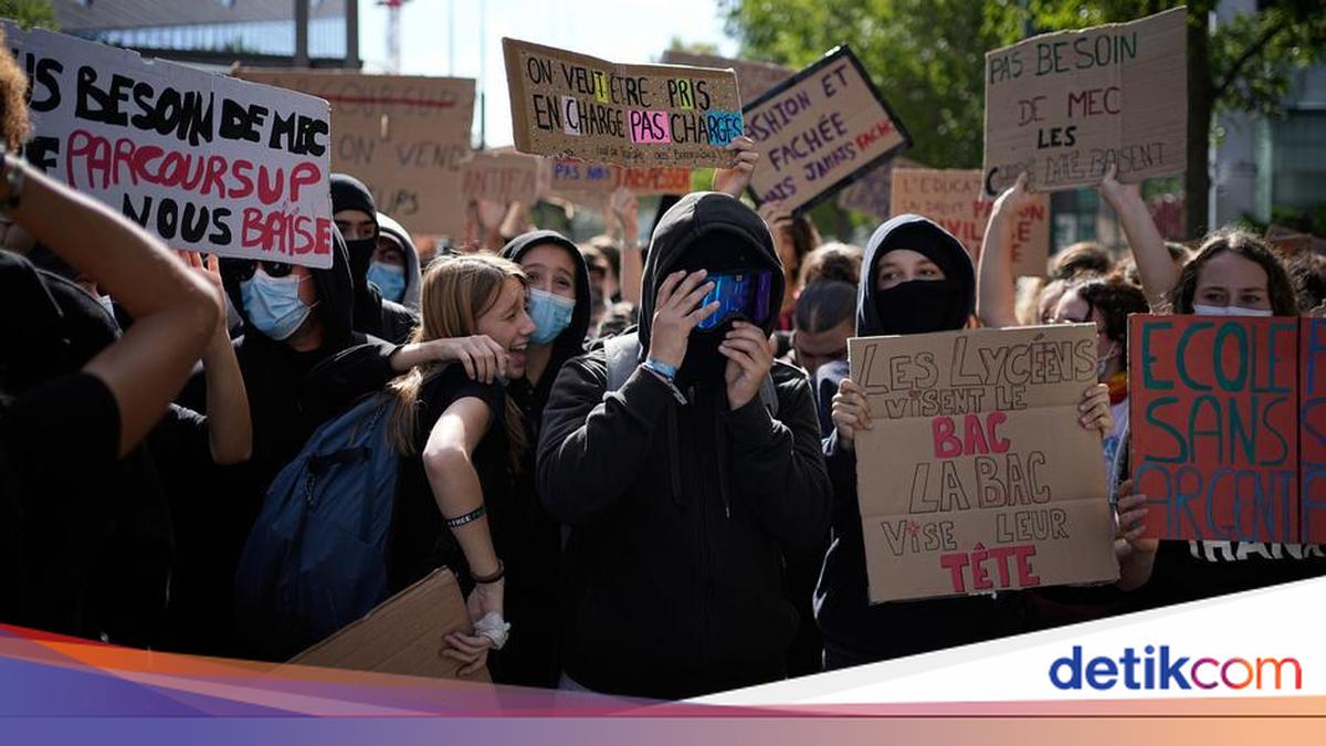 Imbas Demo Pelajar, Ratusan Sekolah di Prancis Diliburkan 1 8b64efeeeae981d889c08d25c46fc2724164e31bb1b3bf501460fd74354198a7