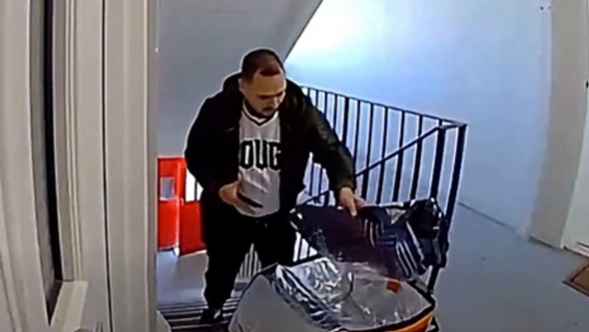 Doorbell footage shows moment 'Just Eat' driver steals child's birthday present from doorstep 1 8efac02b615c8dbff5c77679c313280d74209b088b01494ba3c701079bf13b22