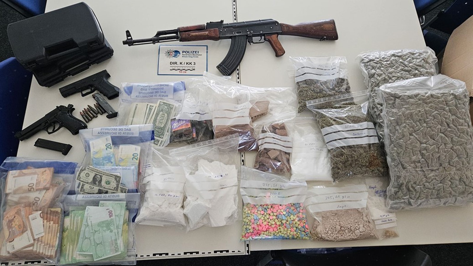 Polizei entdeckt Drogen- und Waffenlager in Troisdorf 1 8f25657497de65217d668c50f112698682f3a95147e0712d7b55ab3f9b587945