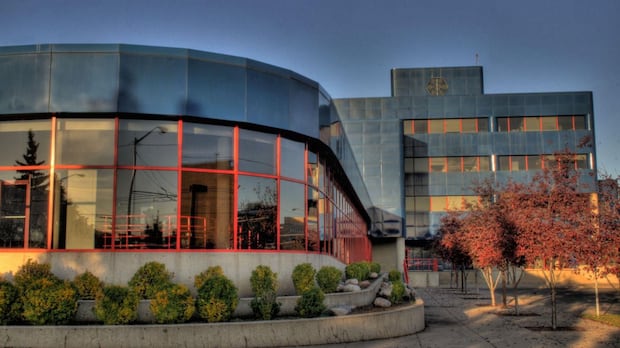 Edmonton public school trustees to consider whether to try to improve school access for migrant students 1 96224b2965b5c2b99cb554a6ad80800a831d9408d075ce4f1155d90604458929