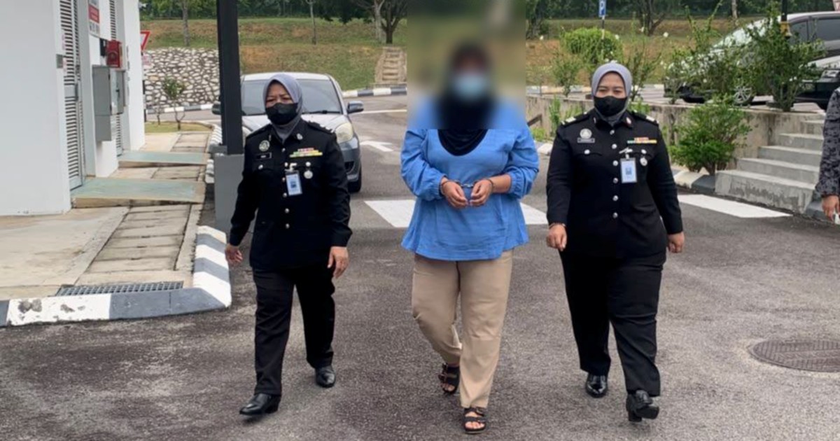 Housewife jailed, fined RM8,000 for impersonating immigration officer 1 9c725af147ec2406c9bdc2a3d709675a7cbb7b2301b7d9c601532a73e860cc7e
