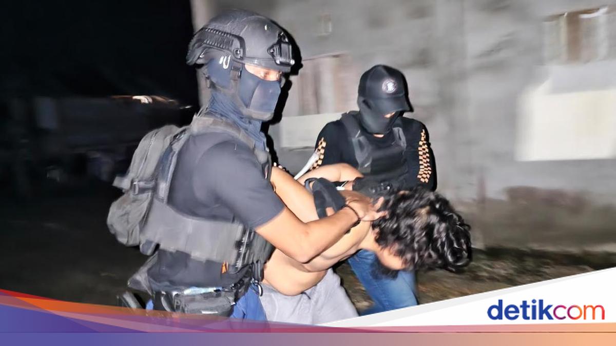Ini Peran 11 Tersangka Terorisme yang Ditangkap Densus 88 di 6 Provinsi 1 a71cac442db0d3a6d728a36285dfc2f36a73c5274de01a93e24e3eb41af00cda 3