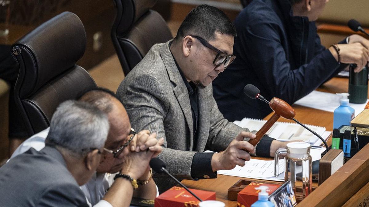 Doli DPR Sentil Jabatan Komisaris Hasyim Eks KPU di BUMN 1 aaa9c181b695f191fc2c0885c5168bffd9c7ede9dfcde71e3baf9f7f081cc8b3