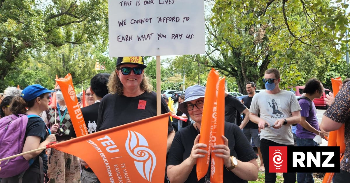 University and polytech staff vote to strike together for first time 1 affe8522a2e5eddc0cadb190c447e8f880b8c068771bd0ec854d5b4047b3aaf0