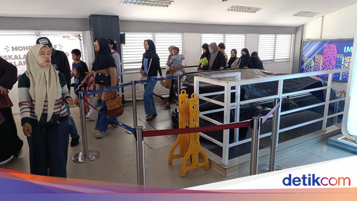 Eskalator Stasiun Duri Belum Beroperasi, Petugas Ditambah di Jam Ngantor 1 b1af39d3bca7c8ad3fa2621d44505336521f0d81b63e780d43a65930cee221f2