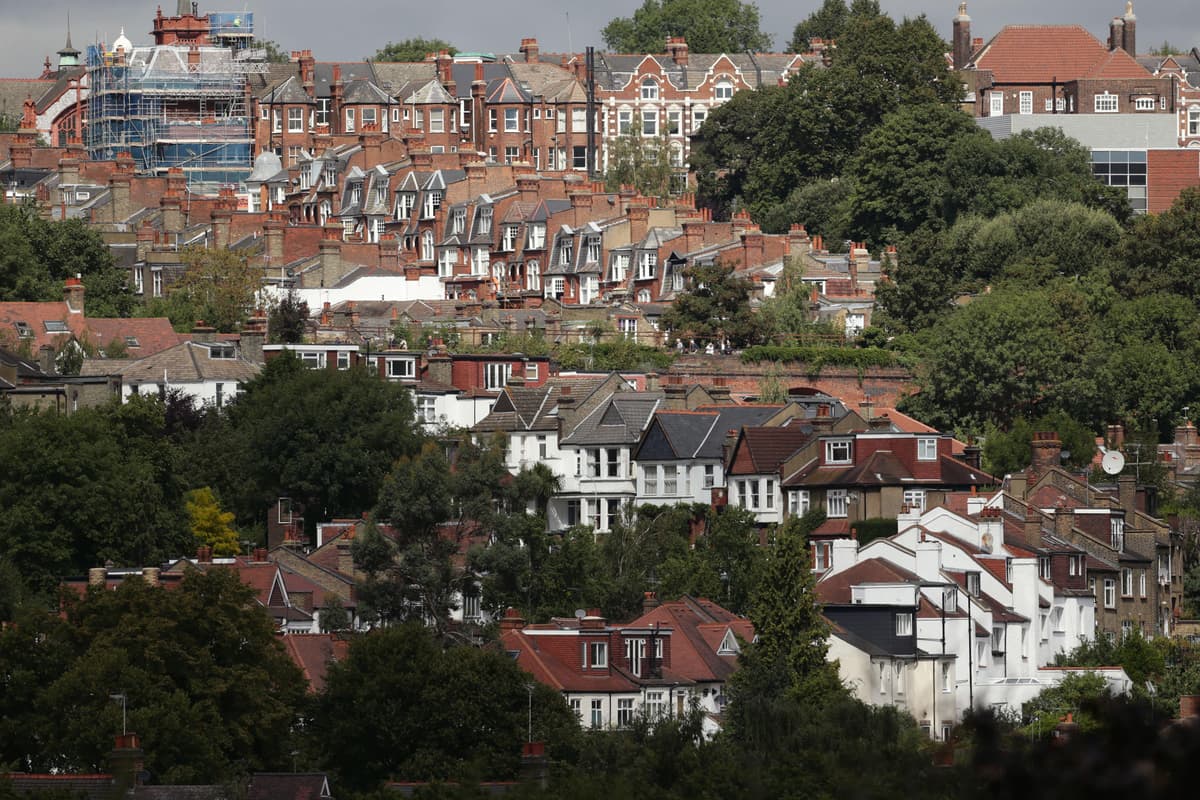 Cost of renting a room in London surges past £1,000 - how much is it in your area? 1 b355b3b62e00193e7e60352c83a295ea8136f44f6b43565ae55ee1fbd4629a75