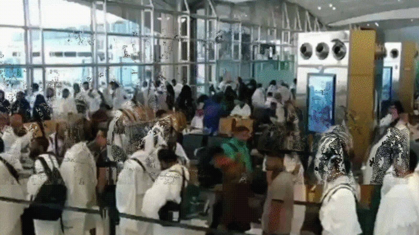 Bright orange haze, then a blast: Video shows moment Houthi projectile hit Riyadh airport terminal 1 b409d229d3fbc30de70d217da6c349380efd314c4b7e7a6e44797b3eda8079e1