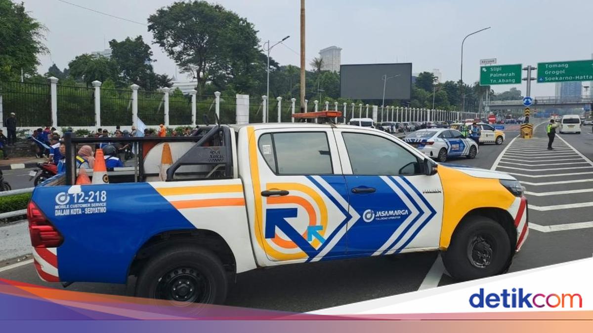 Ada Demo, Exit Tol Dalam Kota Depan DPR Ditutup Sementara 1 bab3b650bb7a4023f90f5527db6c3209aa02fb936c8700c0119a15d6a384317e