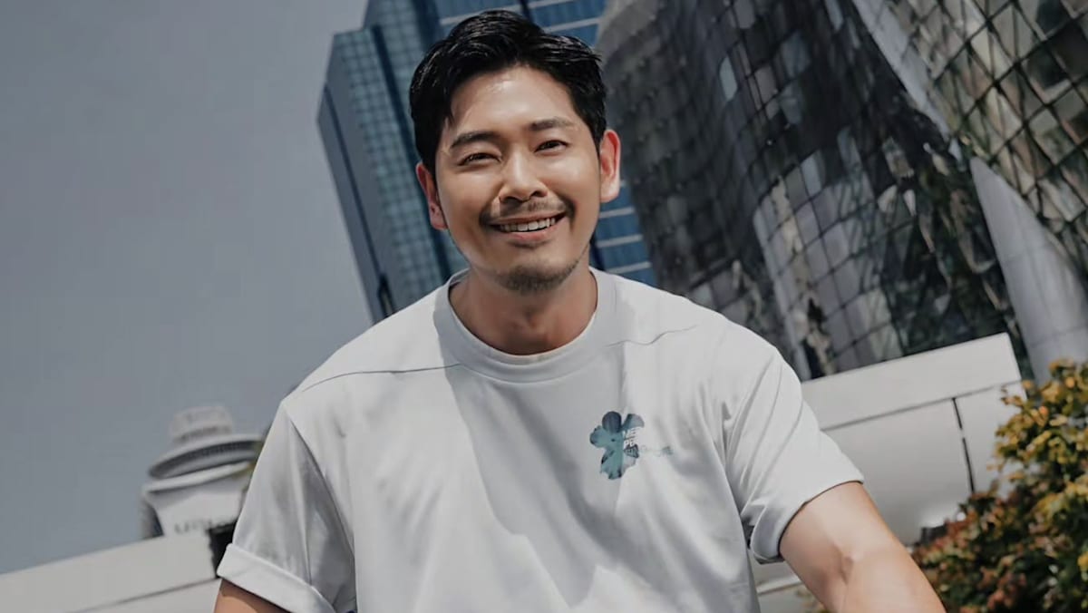 Romeo Tan owns 5 power banks, says his co-stars 'know they can always borrow' from him 1 c9c2dce8bd6723912ecd31ddb6e20b08b41c8fe2afa5f30470056417aad49d42