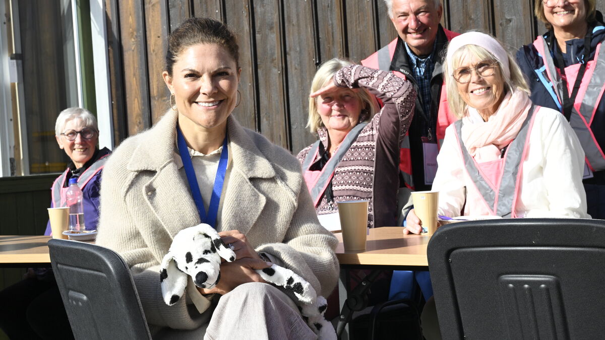 Crown Princess Victoria Joins Gotland Evacuation Exercise With Residents 1 cc61bf477cb7ad6a858789b2a343ba062da59c6773537d2c1a4cf99e9e3ef9be