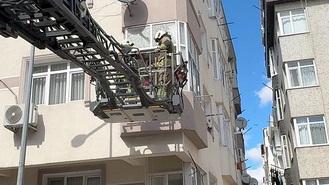 Avcılar'da yangın paniği: Anahtarını içeride unutan ailelerin imdadına itfaiye yetişti 1 d07b947cd78a424404b94ef2215b24df5700d925e46d6e2fe8d1be9875ba38d7