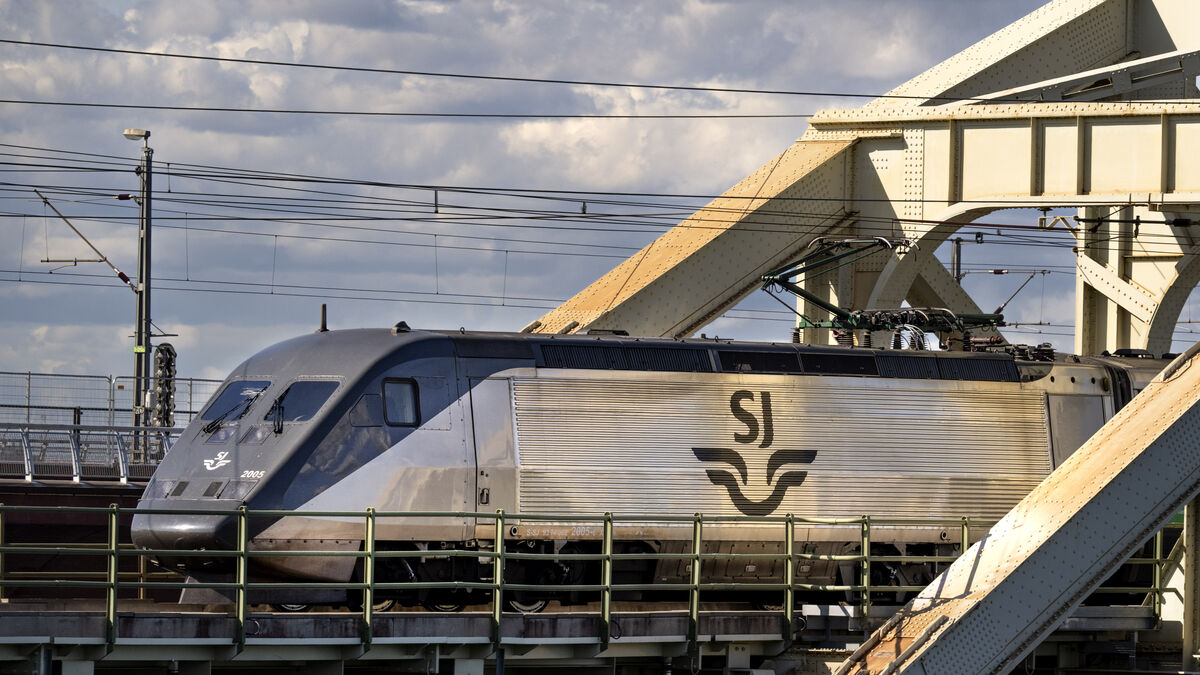 Derailed work vehicle disrupts train services between Stockholm and Gothenburg until Thursday evening 1 d53b3e915b77da22b4b60564e93424717ddf6e78f09d88cec7aae7aeeefb7961