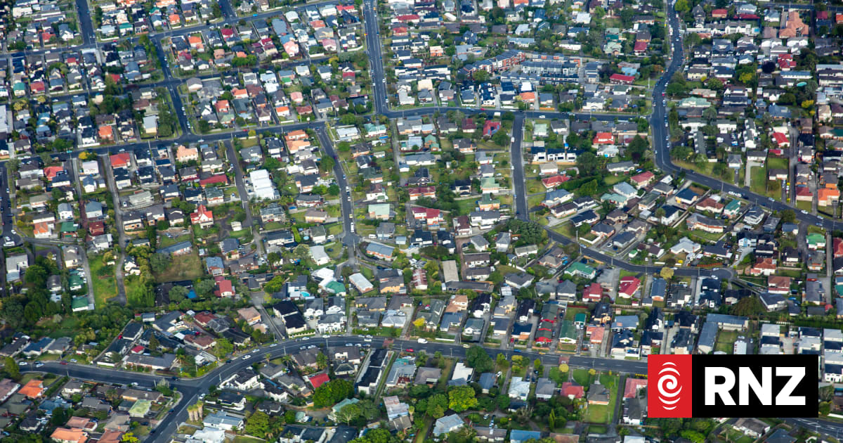 Auckland houses are cheap but should you invest in them? 1 de11ed3a0721e88227120e4deb6eb9f0f8eda26f06d6e8874c4d5d3a2ca695fb