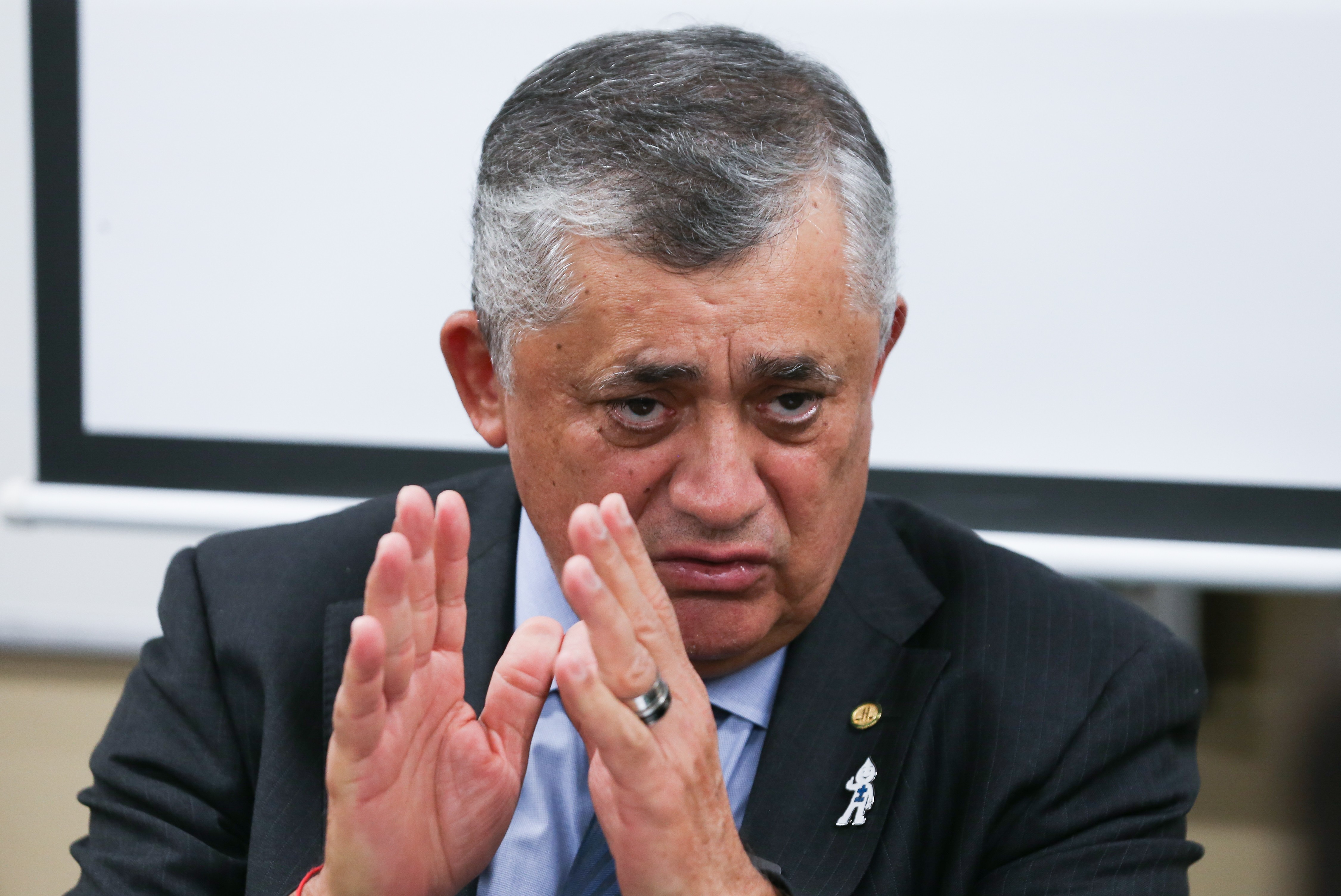 Desentendimento no PT ajudou a adiar votação da PEC da Segurança, diz José Guimarães 1 e7896ba3a45210c0e6085f40904f2170c98fa775677321d71d941c29f2a70cb9