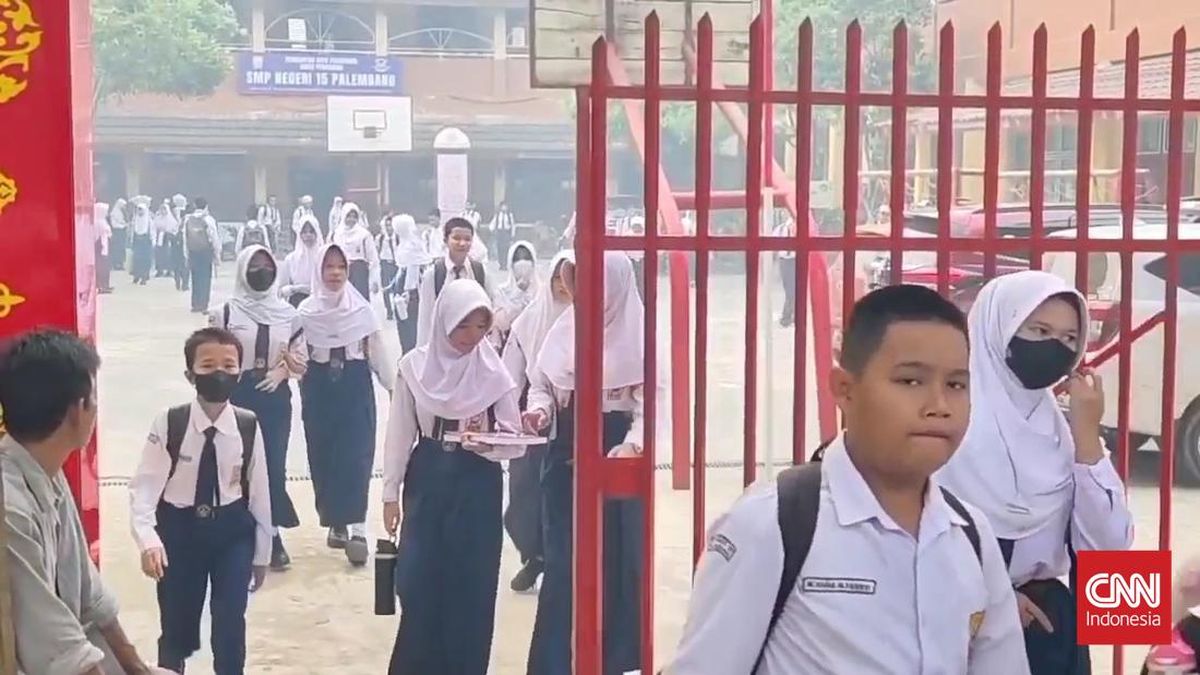 Siswa SMP Negeri 15 Palembang Dipulangkan di Tengah Kabut Asap Tebal 1 f2fb12b7257ccbc242b9fbfd81819e753a3bb213c3f24315b0608abe1417b12b