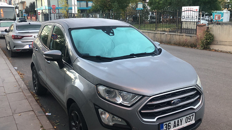Kars'ta buz kesen sabah! Termometreler eksi 7'yi gördü, araç camları buzla kaplandı 1 f3cacba30567374124d82768718b01b655717ab2efe4408129fed201b75e4924