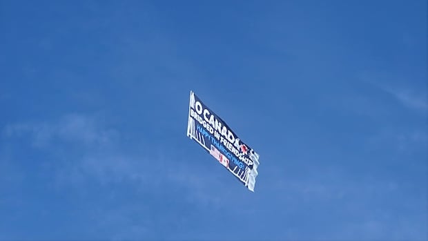 Windsor residents react to thank you banner from Detroit on Thanksgiving 1 f51b39c47641f02fc323240e9103d0a2b59ce52a0f845cd4da240b96204d4b16