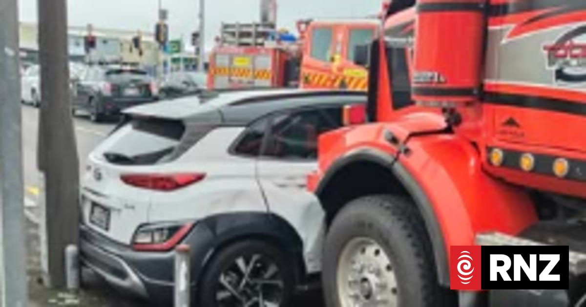 Red-faced candidate apologises for causing crash 1 fabda37066479d2e1785d4e7525dbb6f98da892f9ca8f7b6109f878f846f6132